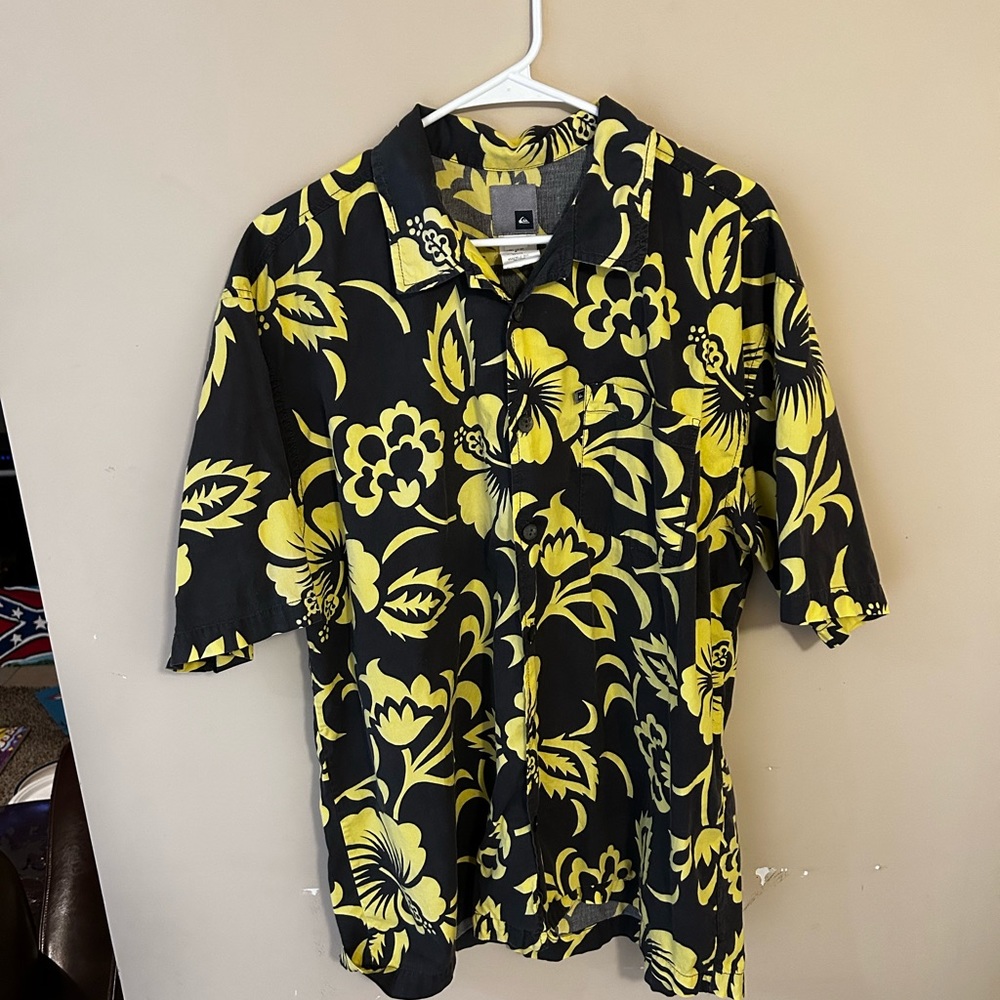 Men’s Quiksilver button up shirt